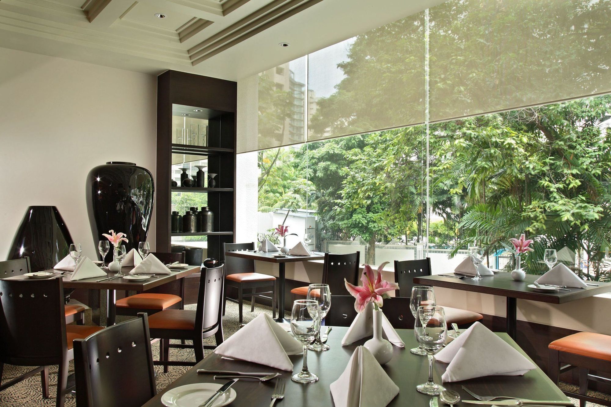 York Hotel Singapore Restaurant photo